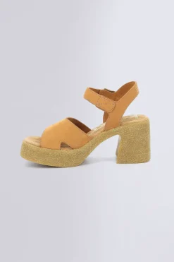 Kick Constance Camel