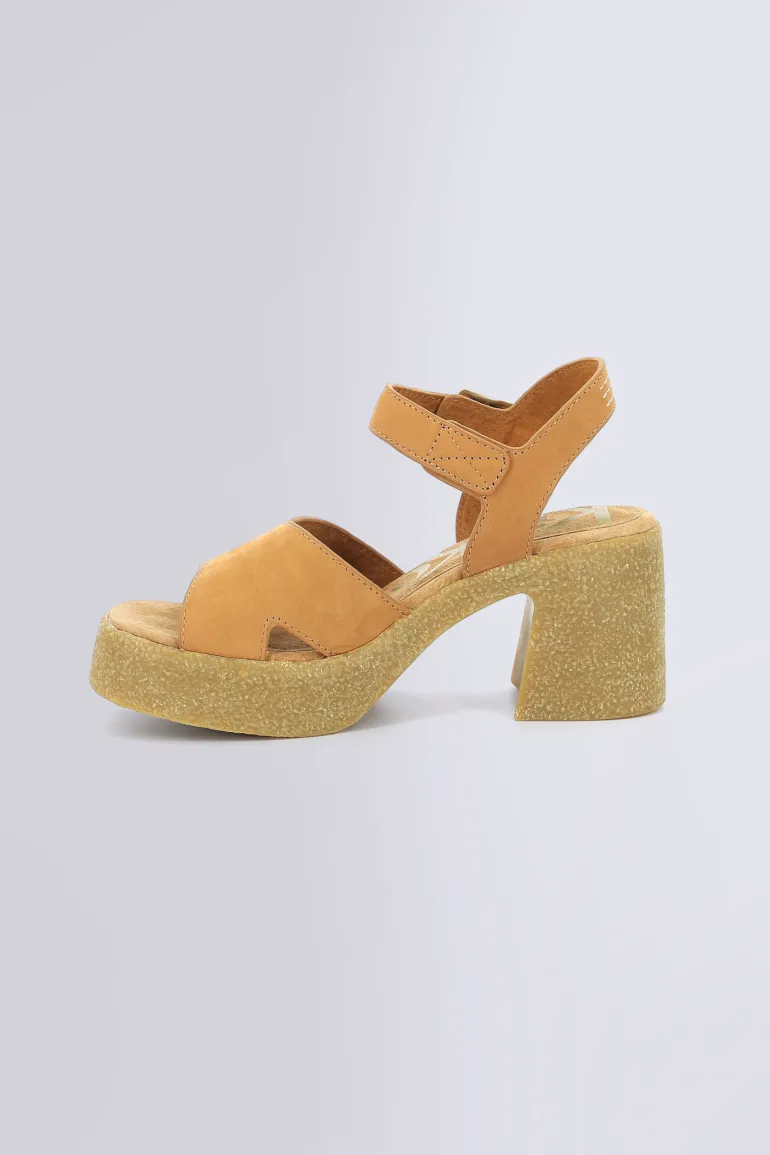 Kick Constance Camel